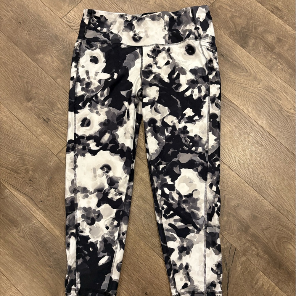 DSG  Capri Leggings